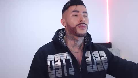 Independent Model online show from November 22, 4:45 am