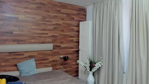 MaxKaiden online show from March 26, 9:35 am