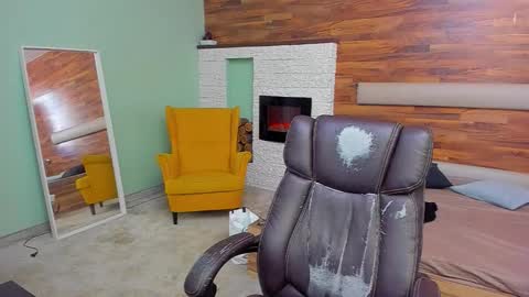 MaxKaiden online show from March 7, 8:45 am