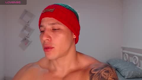 Max online show from December 18, 9:49 am