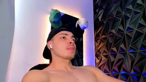 MAX online show from November 17, 9:18 pm