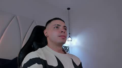 MAX online show from March 11, 8:20 pm