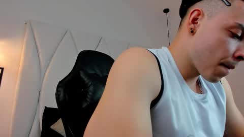 MAX online show from February 4, 9:10 pm