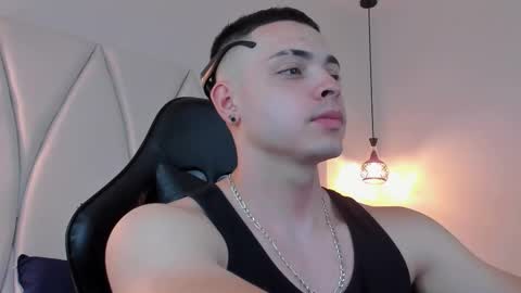 MAX online show from March 3, 11:01 pm