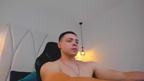 MAX online show from February 10, 8:31 pm