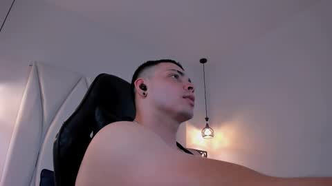 MAX online show from February 19, 7:38 pm