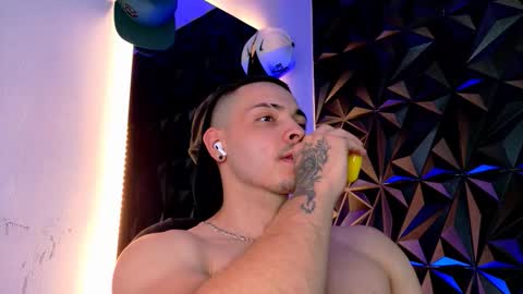 MAX online show from October 7, 11:42 pm