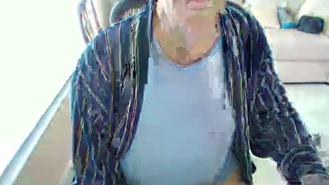 Snapshot of mbeastie chatting on December 2, 2:28 pm Beastie online show from December 2, 2:28 pm