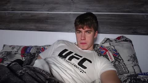 Max online show from December 20, 10:11 pm