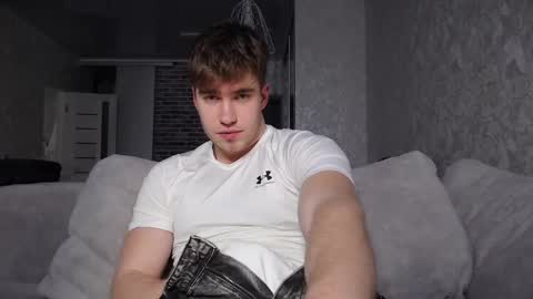 Max online show from February 17, 9:30 pm