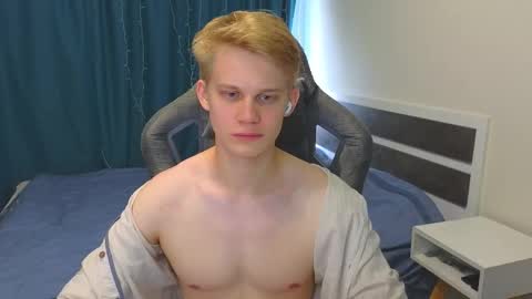 Snapshot of meow_mickey chatting on October 24, 6:48 am Mickey online show from October 24, 6:48 am
