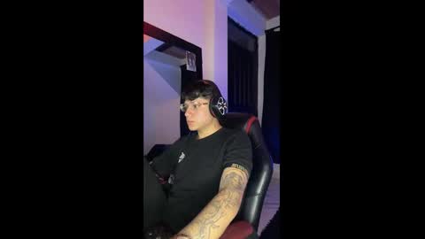 michael independent model  online show from December 6, 10:19 pm