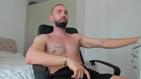 MichaelEvansx online show from July 12, 11:23 am