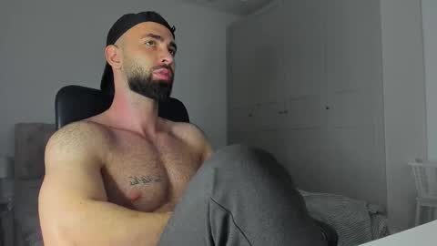 MichaelEvansx online show from February 14, 1:44 am