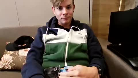 michaeltwinkboy online show from March 31, 5:14 pm