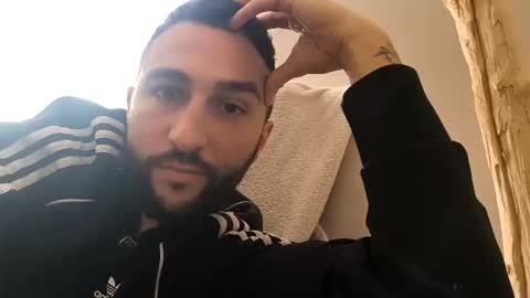 micka695 online show from February 8, 1:05 pm