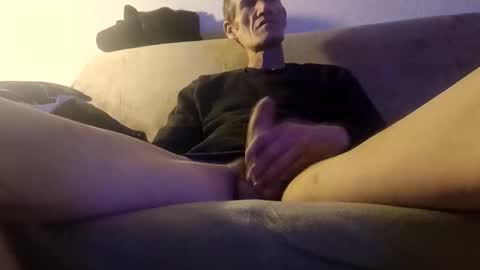 mickavis1975 online show from February 3, 12:08 am