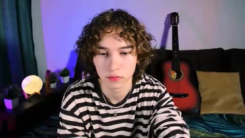 Max online show from October 31, 3:04 pm