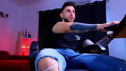 MightyAaron online show from October 27, 8:27 am