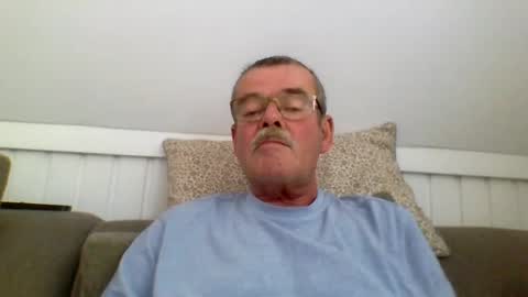 mikael42 online show from August 8, 10:00 am