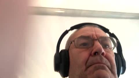 Snapshot of mike26051 chatting on October 27, 2:52 pm mike26051 online show from October 27, 2:52 pm