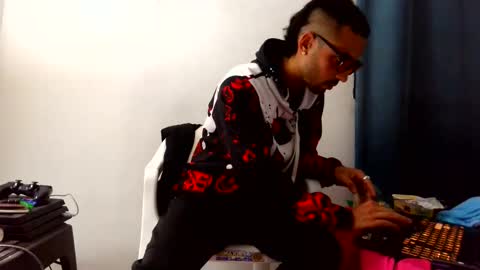 mike_leonrey22 online show from November 8, 11:30 pm