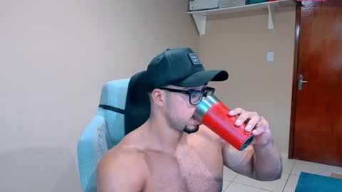 Snapshot of mikehotk chatting on October 12, 7:52 pm mikehotk online show from October 12, 7:52 pm