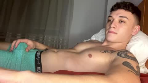 Snapshot of mikelaur chatting on December 11, 8:05 pm MikeLaur online show from December 11, 8:05 pm