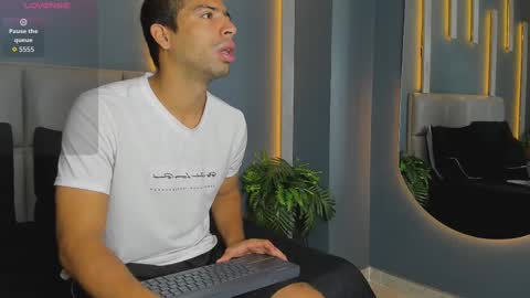 Snapshot of mikepark_ chatting on October 3, 11:26 am MIKE PARK  online show from October 3, 11:26 am