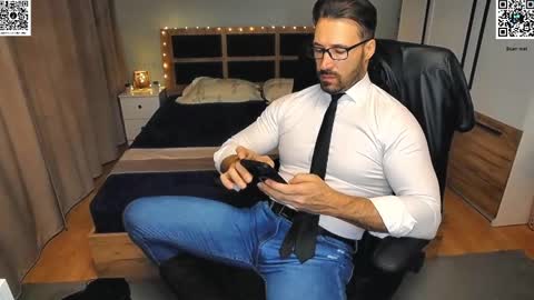 Snapshot of mikestrip chatting on December 9, 12:09 pm Mike    online show from December 9, 12:09 pm