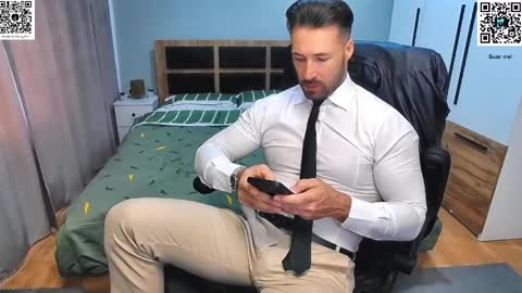 Snapshot of mikestrip chatting on January 22, 12:06 pm Mike    online show from January 22, 12:06 pm