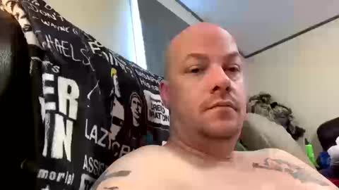 Snapshot of mikeylikesit2222 chatting on October 19, 2:42 pm mikeylikesit2222 online show from October 19, 2:42 pm