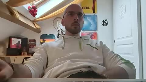 Snapshot of mikmik91 chatting on January 8, 10:15 am mikmik91 online show from January 8, 10:15 am