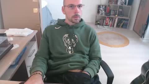 Snapshot of mikmik91 chatting on October 16, 9:50 am mikmik91 online show from October 16, 9:50 am