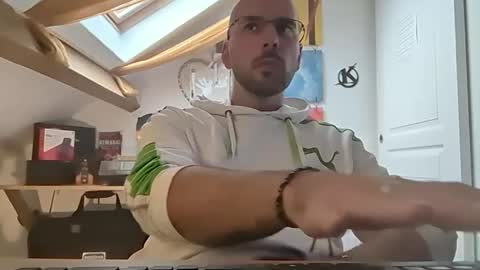 Snapshot of mikmik91 chatting on January 9, 9:59 am mikmik91 online show from January 9, 9:59 am