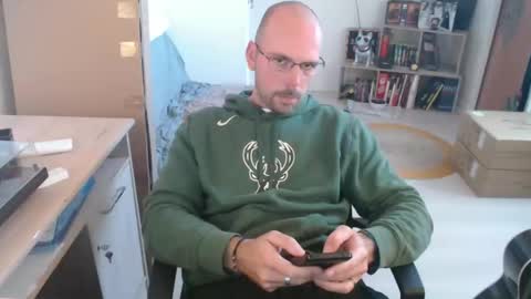 Snapshot of mikmik91 chatting on October 17, 2:10 pm mikmik91 online show from October 17, 2:10 pm