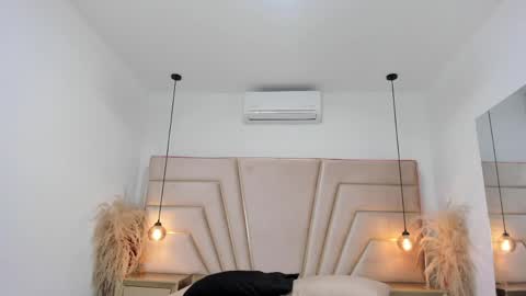 milan_lewiss online show from May 8, 11:54 am