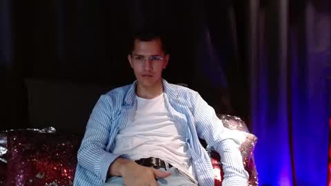 milandavid1 online show from March 12, 6:37 pm