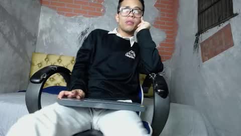 Minho Reyes online show from November 28, 1:02 pm