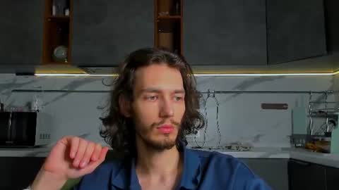 MitchelKurse online show from July 8, 8:24 pm