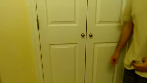 Snapshot of modest6969 chatting on March 6, 1:27 am modest6969 online show from March 6, 1:27 am