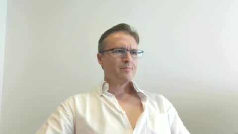 Snapshot of moe_001 chatting on December 12, 6:31 pm Moe online show from December 12, 6:31 pm