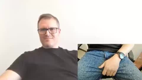 Snapshot of moe_001 chatting on September 12, 6:41 pm Moe online show from September 12, 6:41 pm