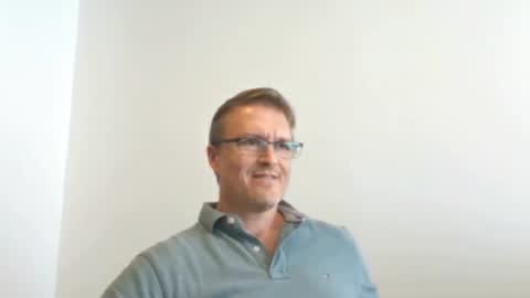 Snapshot of moe_001 chatting on January 10, 7:32 pm Moe online show from January 10, 7:32 pm