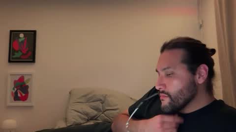 molten_escargot online show from December 30, 9:48 am