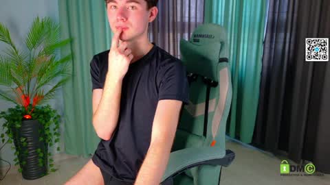 moon_gloww online show from April 6, 4:46 am