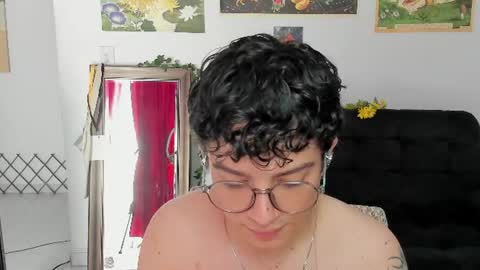 Clove online show from August 4, 3:49 pm