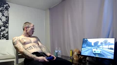 whateveryouwant online show from December 4, 8:01 am