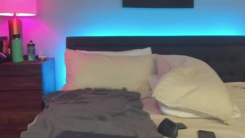 mrexhibits online show from October 21, 8:17 am