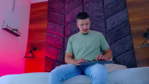 Mr Fox online show from February 21, 8:54 pm